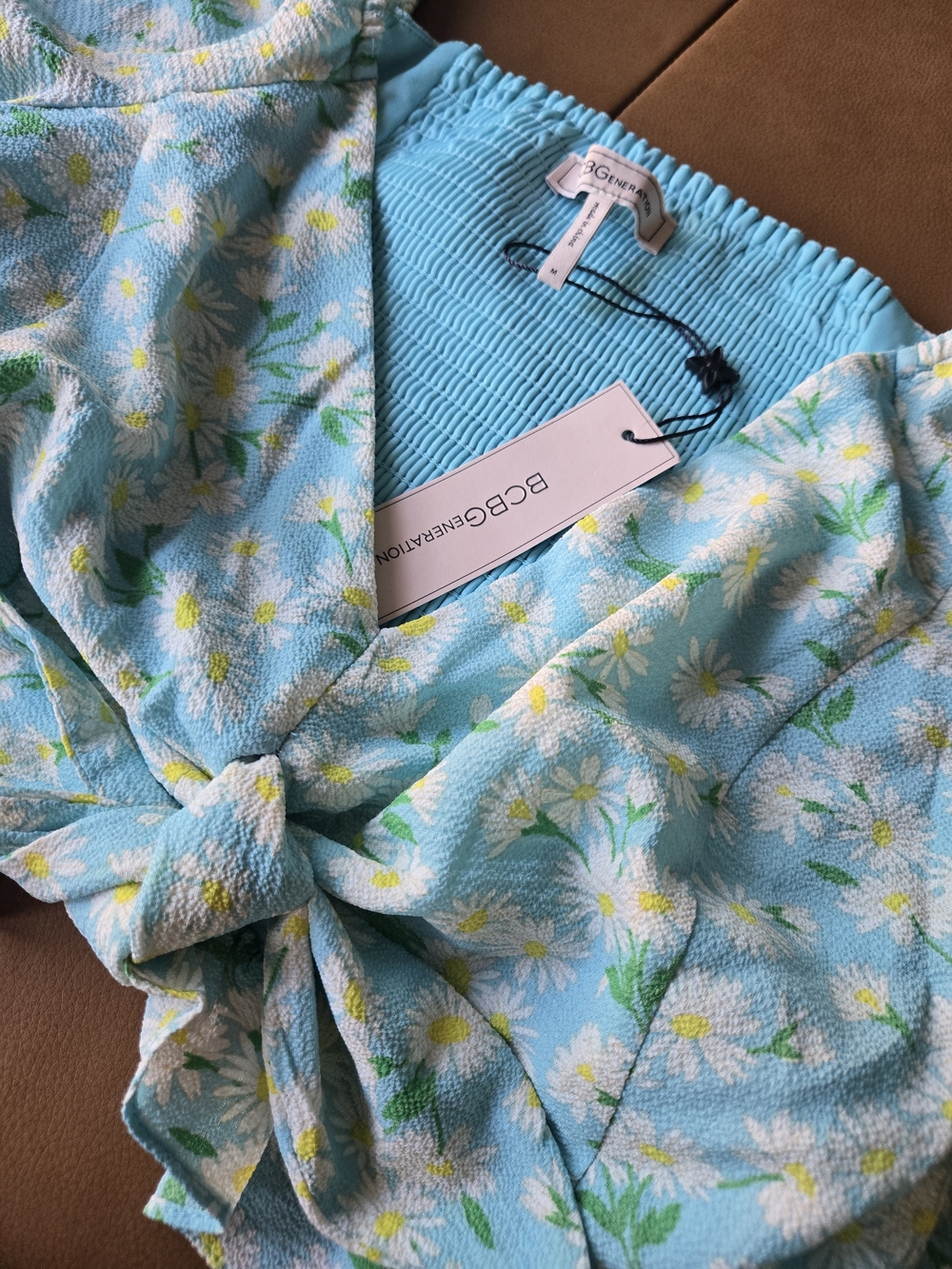 BCBGeneration Blue Daisy Floral Tie Front Smocked Crop Top Medium